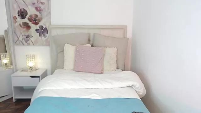 Try our girls live displays and explore the company of endless strippers, with beautiful physiques, vibrating toys and more.