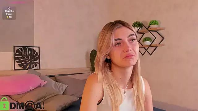 Try our girls live displays and explore the company of endless strippers, with beautiful physiques, vibrating toys and more.