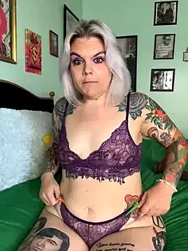 Try our girls live displays and explore the company of endless strippers, with beautiful physiques, vibrating toys and more.