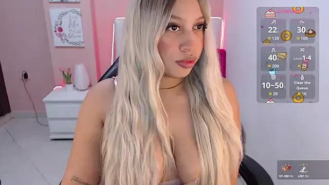 Try our girls live displays and explore the company of endless strippers, with beautiful physiques, vibrating toys and more.