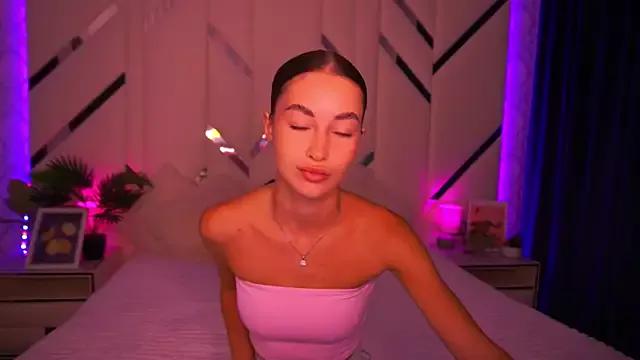CherryyLulu from StripChat is Freechat