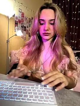 Try our girls live displays and explore the company of endless strippers, with beautiful physiques, vibrating toys and more.