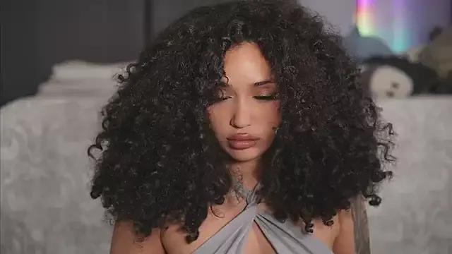 ChloeJoyce from StripChat is Freechat