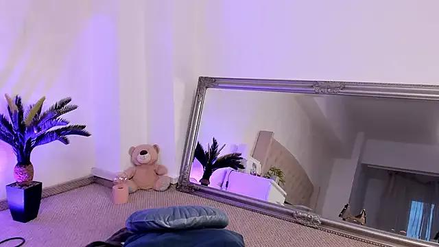 Try our girls live displays and explore the company of endless strippers, with beautiful physiques, vibrating toys and more.