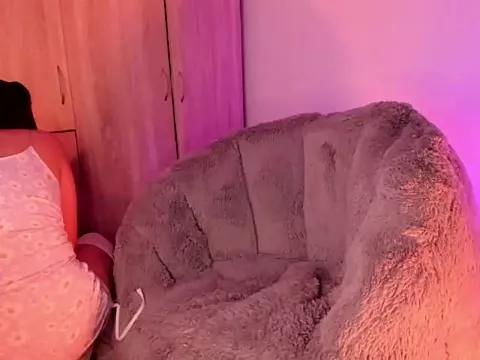 Try our girls live displays and explore the company of endless strippers, with beautiful physiques, vibrating toys and more.