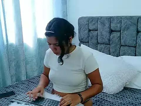 Cloe_honey18 from StripChat is Freechat