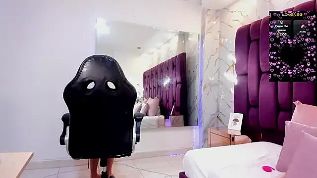 cloe_spencerr from StripChat is Freechat