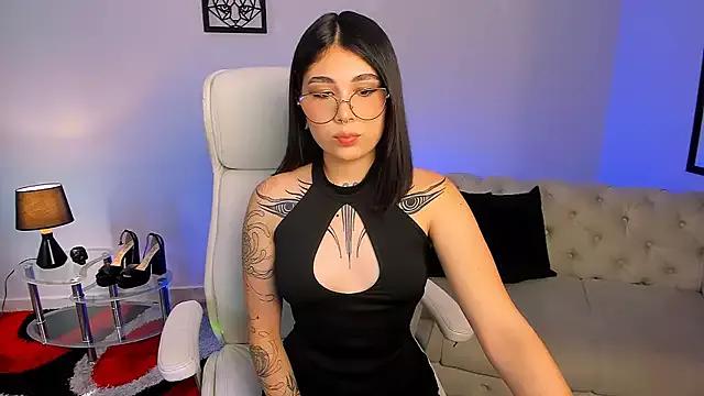 Try our girls live displays and explore the company of endless strippers, with beautiful physiques, vibrating toys and more.