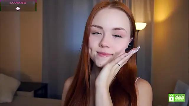 CloverDrews from StripChat is Freechat