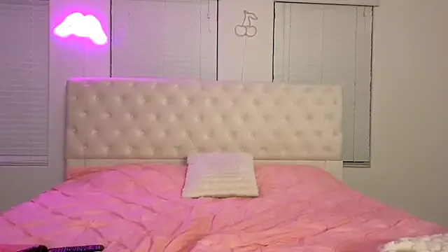 CocoRican — Pussy Play (;