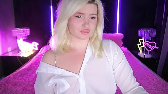 Try our girls live displays and explore the company of endless strippers, with beautiful physiques, vibrating toys and more.