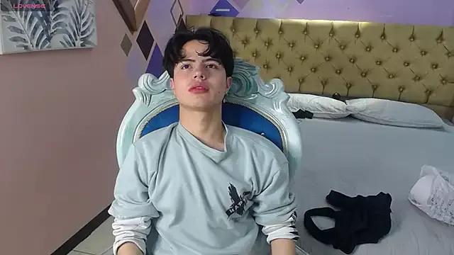 Try our girls live displays and explore the company of endless strippers, with beautiful physiques, vibrating toys and more.