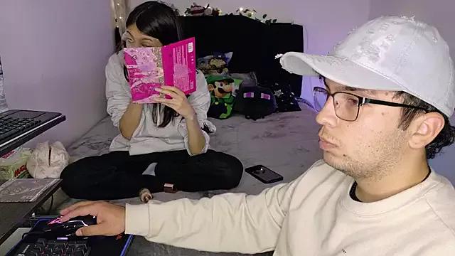 Try our girls live displays and explore the company of endless strippers, with beautiful physiques, vibrating toys and more.