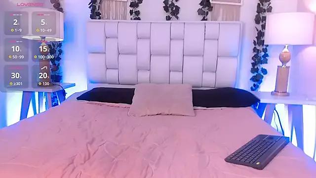 Coralgh_ from StripChat is Freechat