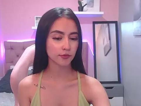 Coralinnee_ from StripChat is Freechat