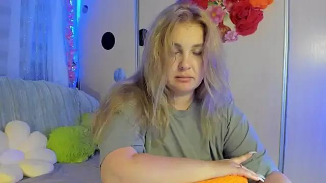 CoraSwon from StripChat is Freechat