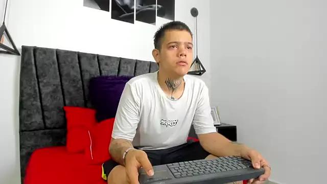 Couple_gay_kinky from StripChat is Freechat