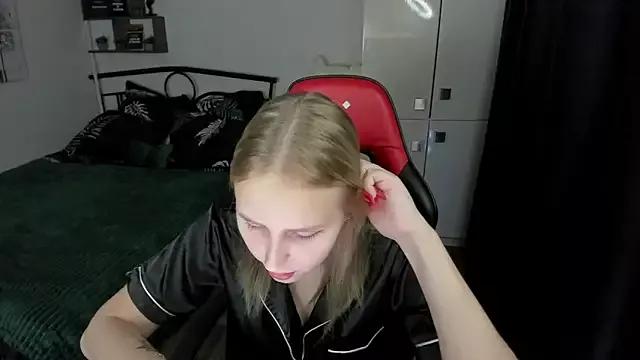 Try our girls live displays and explore the company of endless strippers, with beautiful physiques, vibrating toys and more.