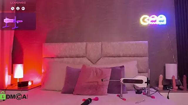Try our girls live displays and explore the company of endless strippers, with beautiful physiques, vibrating toys and more.