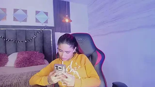 cristal_baker25 from StripChat is Freechat