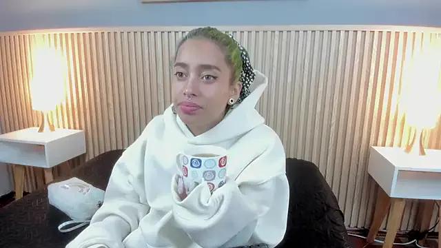 Cristal_r4ven from StripChat is Freechat