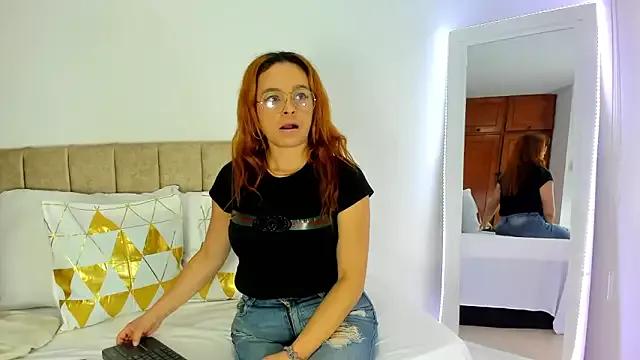 Try our girls live displays and explore the company of endless strippers, with beautiful physiques, vibrating toys and more.