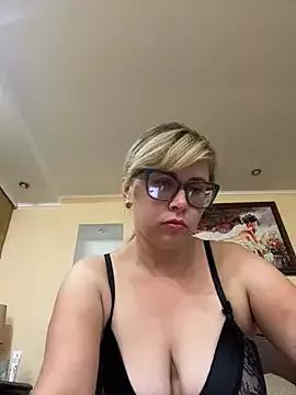 Crystal00Girl from StripChat is Freechat