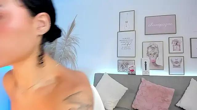 Crystal_Dluna from StripChat is Freechat
