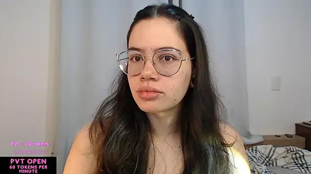 crystalll_room from StripChat is Freechat