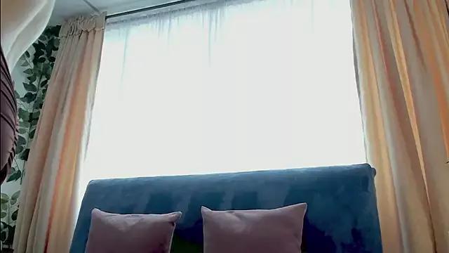 cuddlingbunny from StripChat