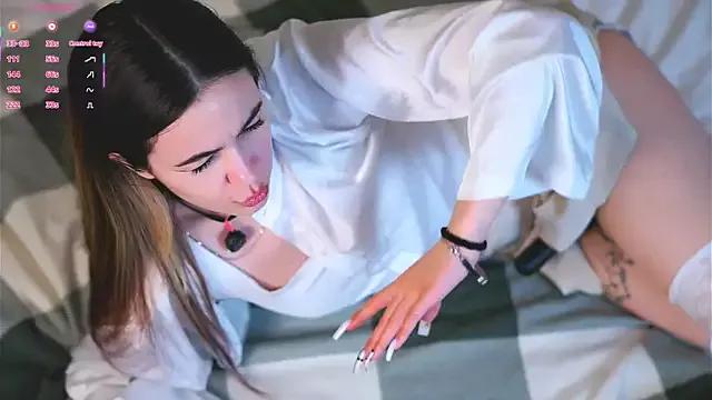 Try our girls live displays and explore the company of endless strippers, with beautiful physiques, vibrating toys and more.