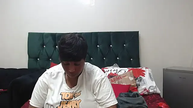 Avatar of CurveyChocClitX5