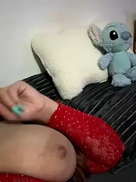 curvy_lola from StripChat is Freechat