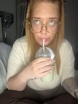 CurvyGirlMyla's avatar