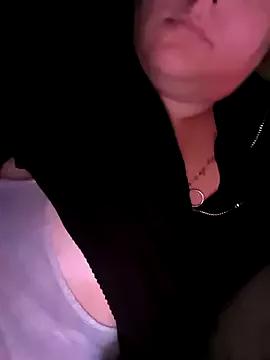 curvygirrlll from StripChat is Freechat