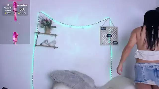 Try our girls live displays and explore the company of endless strippers, with beautiful physiques, vibrating toys and more.