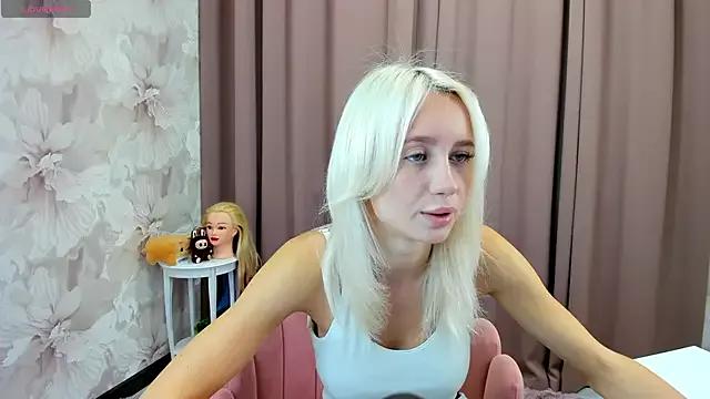 Try our girls live displays and explore the company of endless strippers, with beautiful physiques, vibrating toys and more.