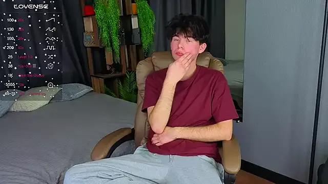 Try our girls live displays and explore the company of endless strippers, with beautiful physiques, vibrating toys and more.