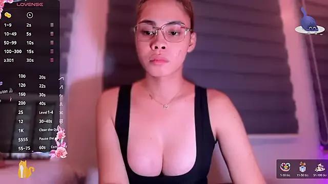 Try our girls live displays and explore the company of endless strippers, with beautiful physiques, vibrating toys and more.