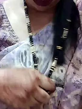 cutee_bhabhi from StripChat is Freechat