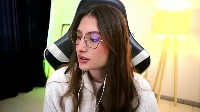 Try our girls live displays and explore the company of endless strippers, with beautiful physiques, vibrating toys and more.