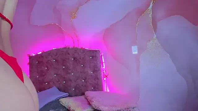 Try our girls live displays and explore the company of endless strippers, with beautiful physiques, vibrating toys and more.