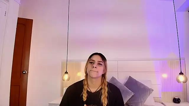 Try our girls live displays and explore the company of endless strippers, with beautiful physiques, vibrating toys and more.