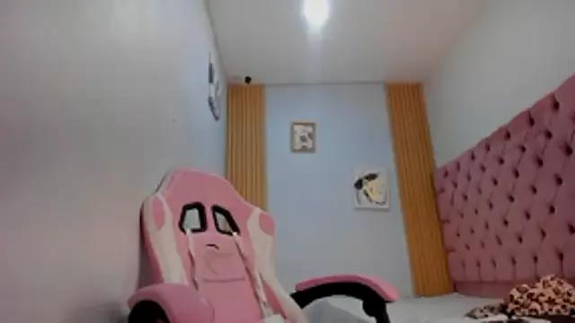 Try our girls live displays and explore the company of endless strippers, with beautiful physiques, vibrating toys and more.