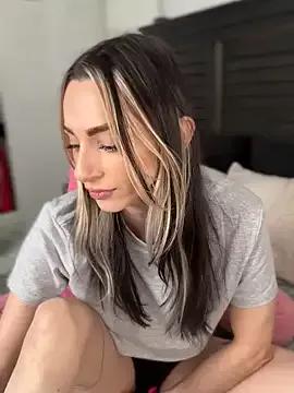 Try our girls live displays and explore the company of endless strippers, with beautiful physiques, vibrating toys and more.