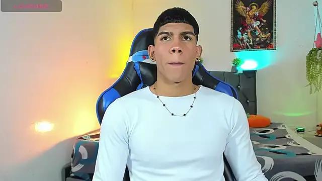 Try our girls live displays and explore the company of endless strippers, with beautiful physiques, vibrating toys and more.