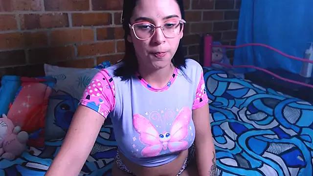 Try our girls live displays and explore the company of endless strippers, with beautiful physiques, vibrating toys and more.