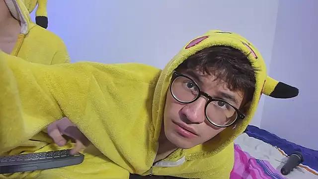 Try our girls live displays and explore the company of endless strippers, with beautiful physiques, vibrating toys and more.