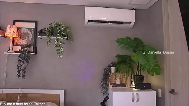 Try our girls live displays and explore the company of endless strippers, with beautiful physiques, vibrating toys and more.