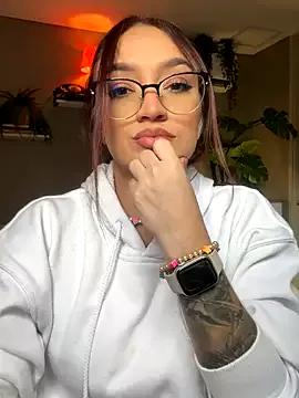 Try our girls live displays and explore the company of endless strippers, with beautiful physiques, vibrating toys and more.